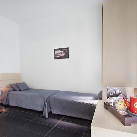 Hotel Spiaggia Marconi Rimini Bagian luar foto