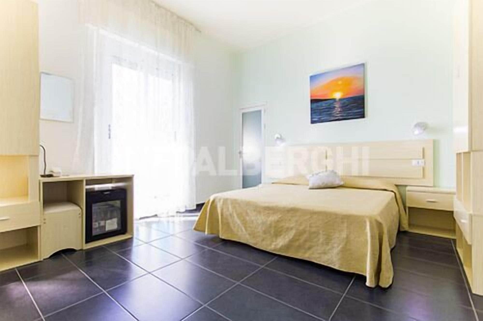Hotel Spiaggia Marconi Rimini Bagian luar foto