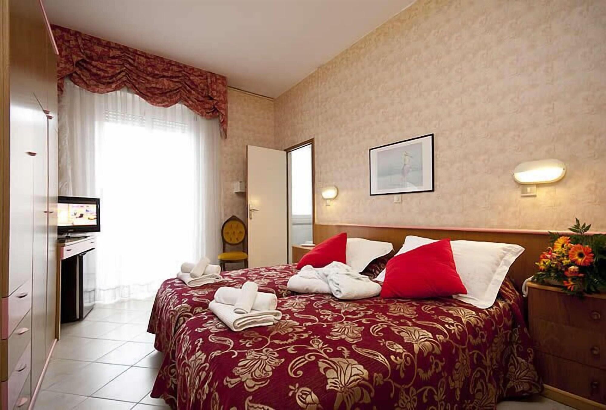Hotel Spiaggia Marconi Rimini Bagian luar foto