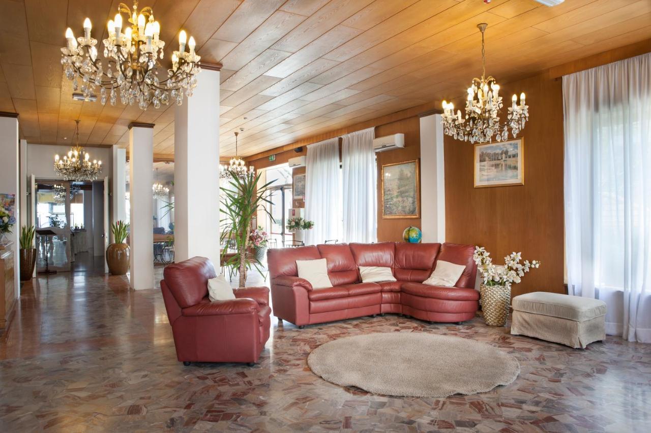 Hotel Spiaggia Marconi Rimini Bagian luar foto