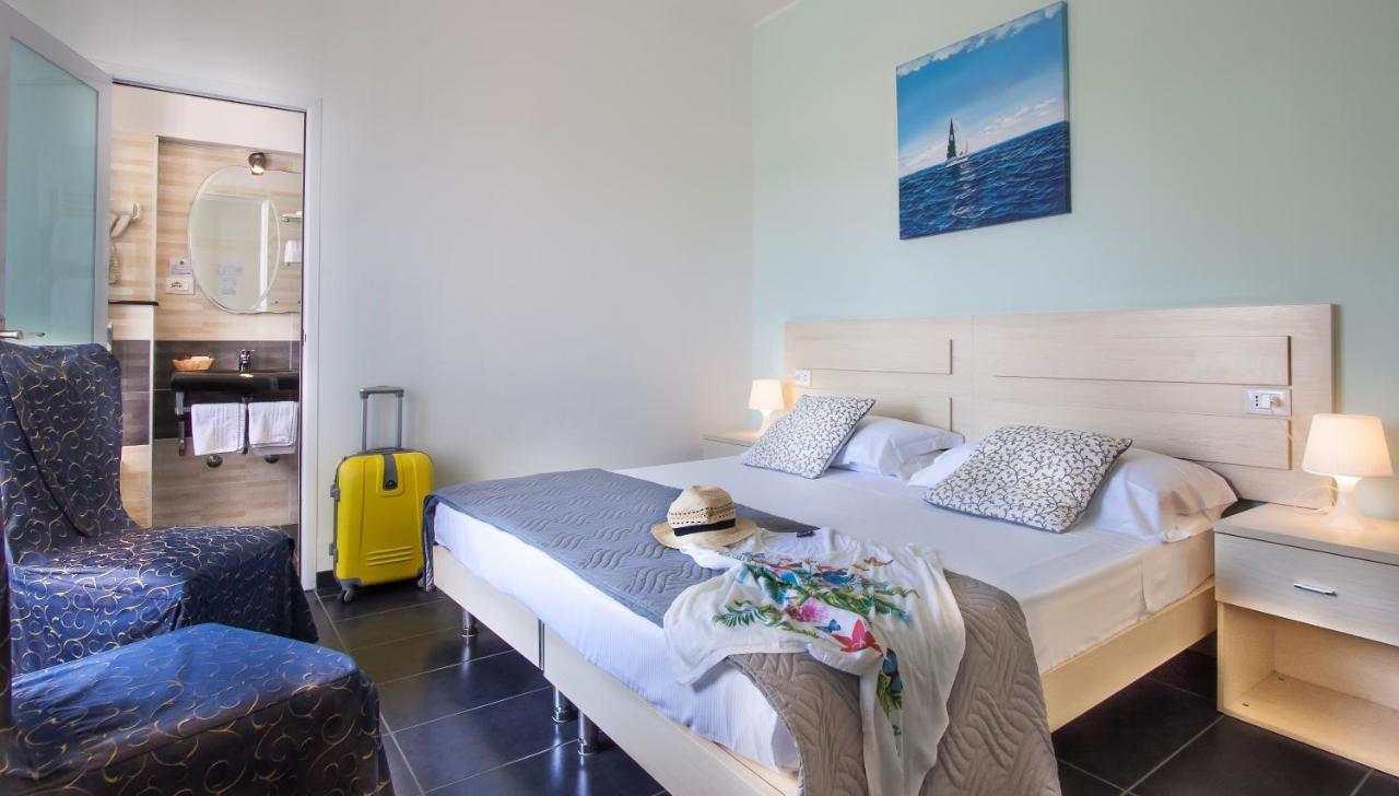 Hotel Spiaggia Marconi Rimini Bagian luar foto