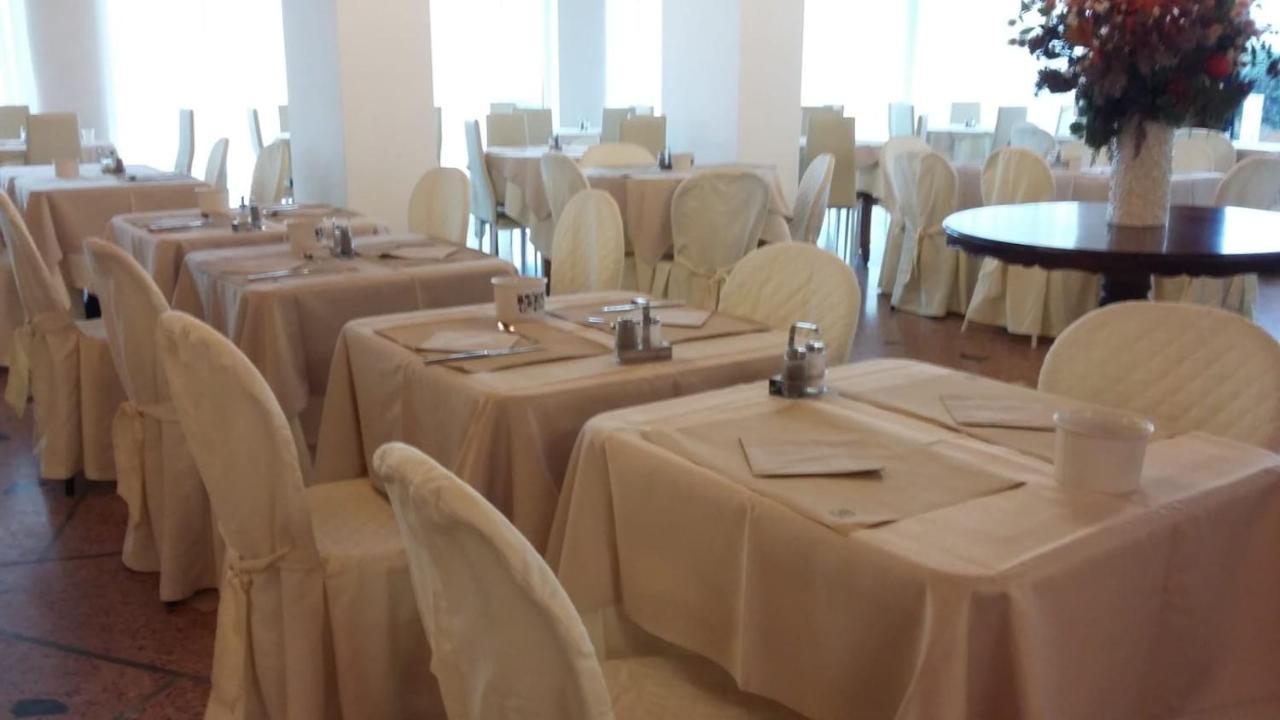 Hotel Spiaggia Marconi Rimini Bagian luar foto