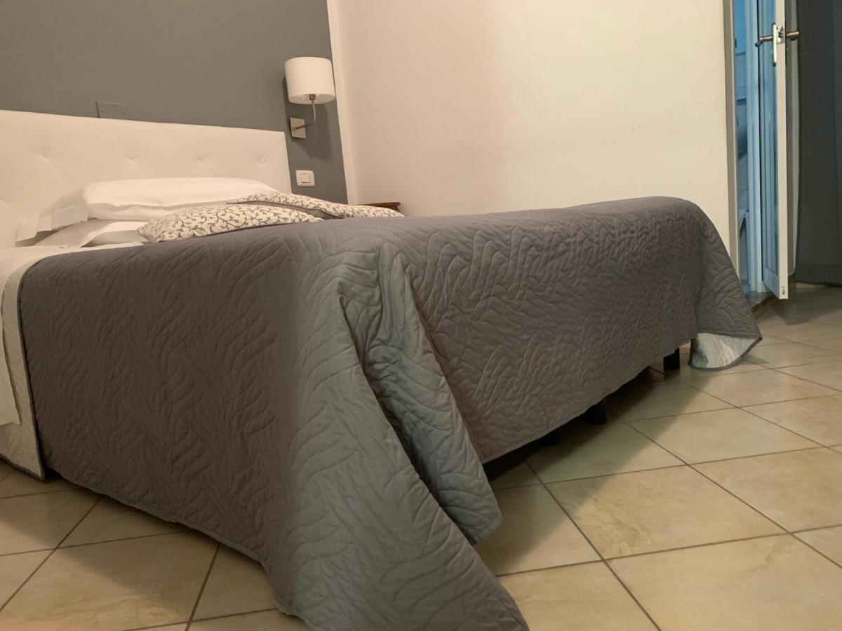 Hotel Spiaggia Marconi Rimini Bagian luar foto