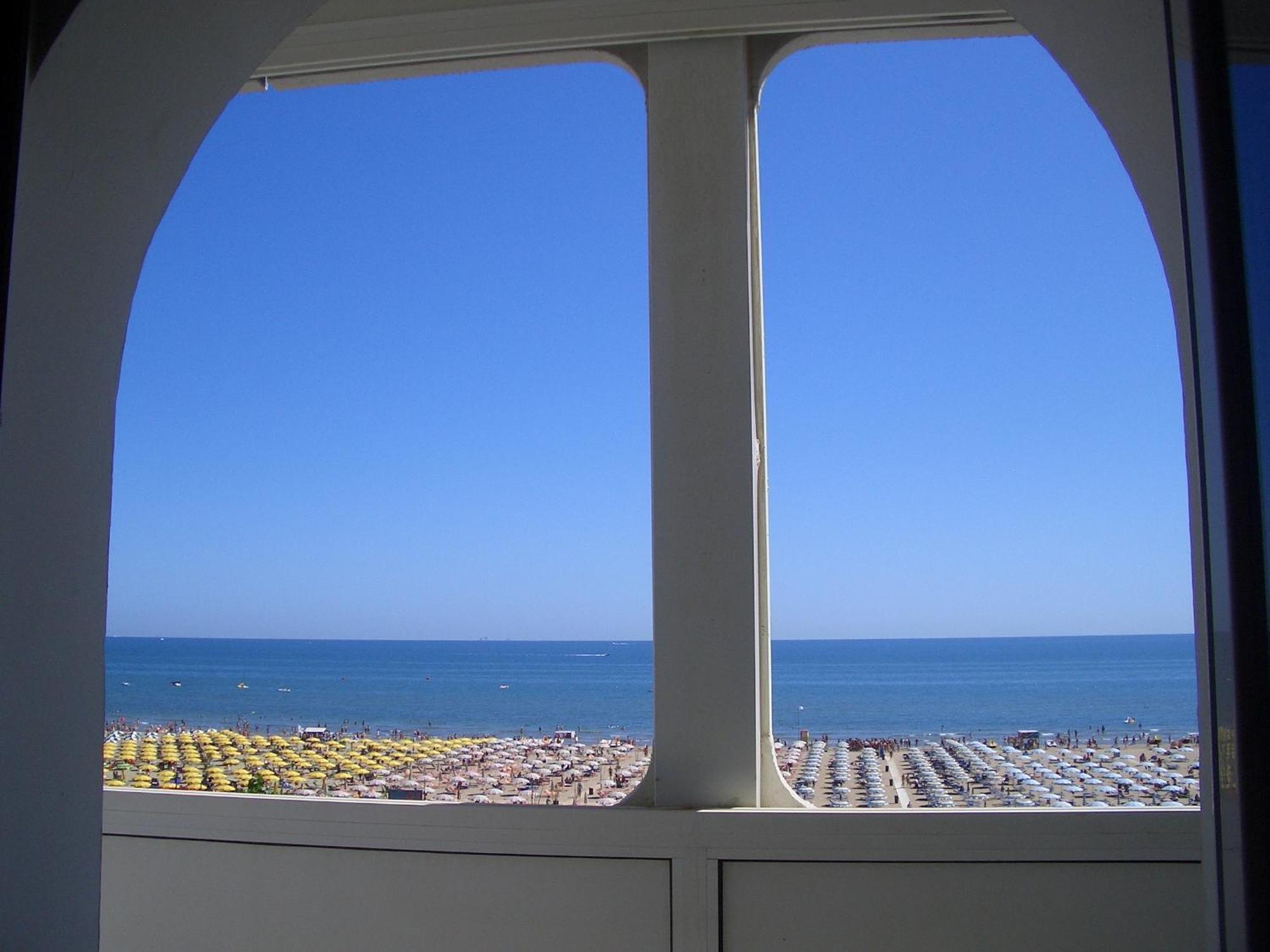 Hotel Spiaggia Marconi Rimini Bagian luar foto